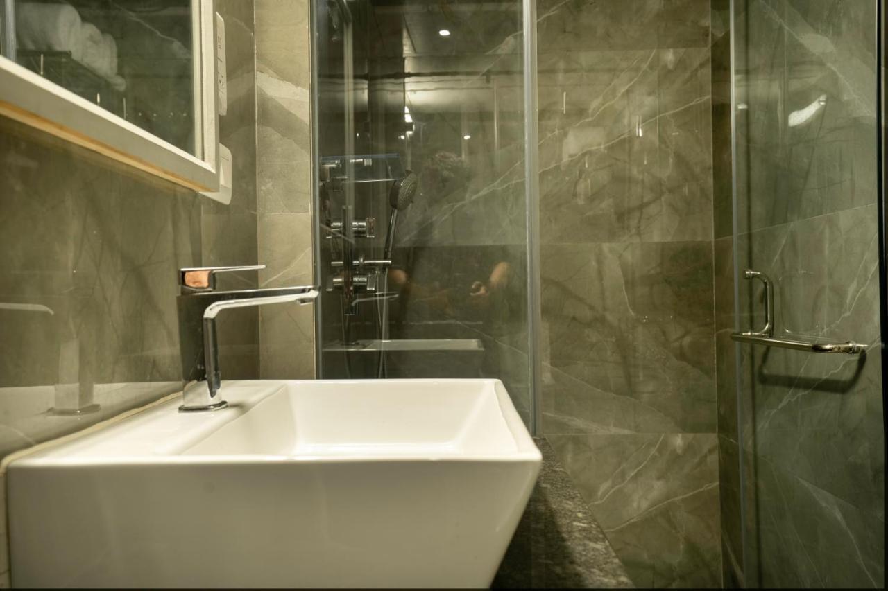 Poiisse Otel Kalküta Dış mekan fotoğraf