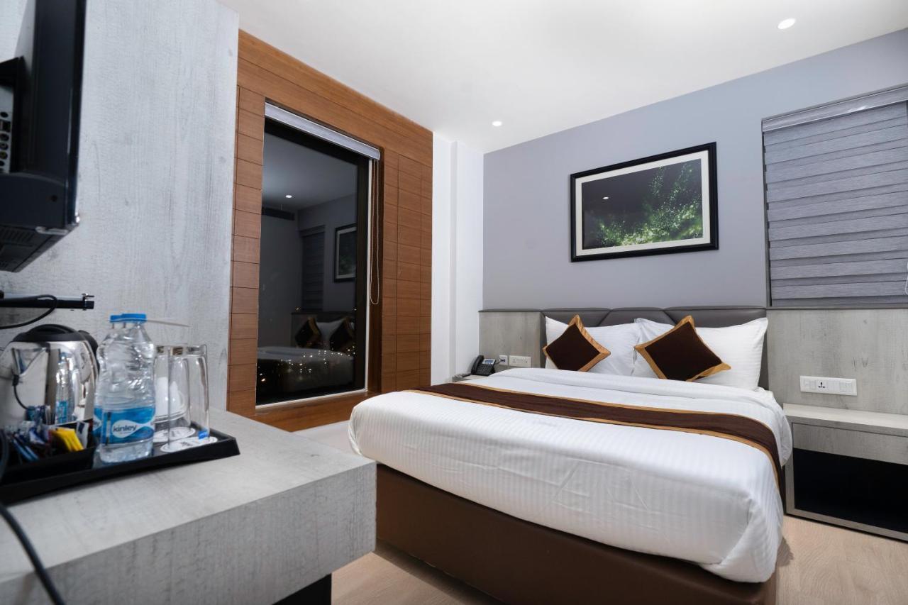 Poiisse Otel Kalküta Dış mekan fotoğraf