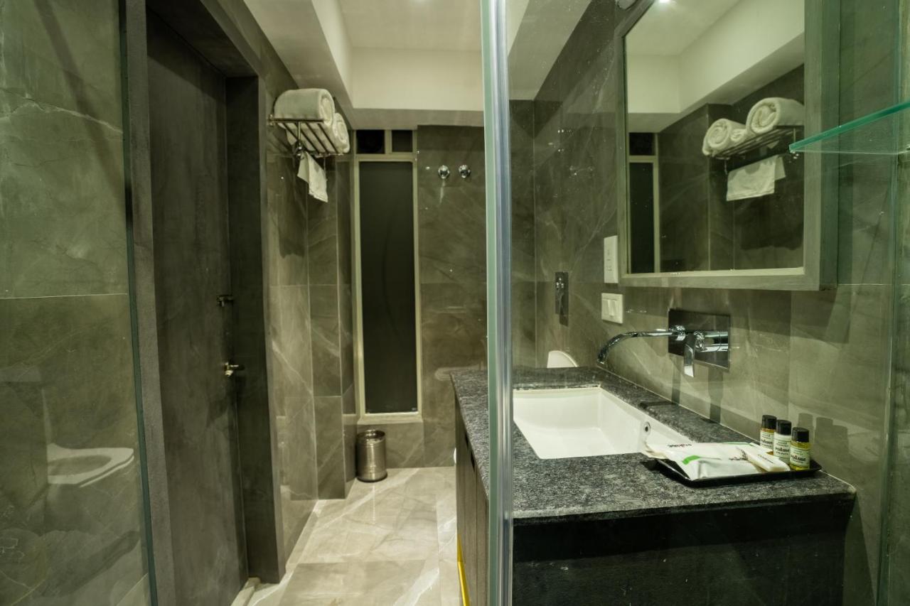Poiisse Otel Kalküta Dış mekan fotoğraf