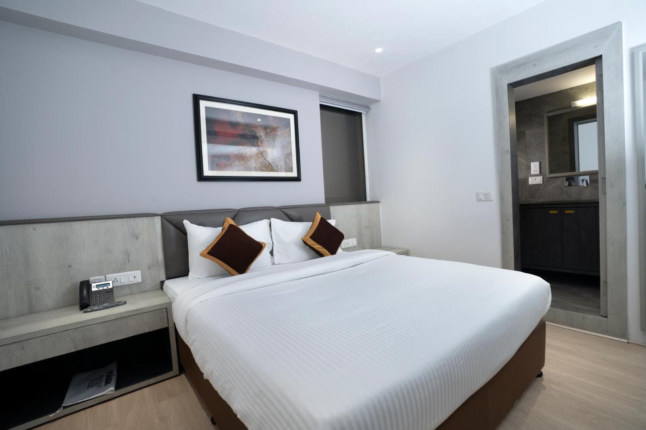 Poiisse Otel Kalküta Dış mekan fotoğraf