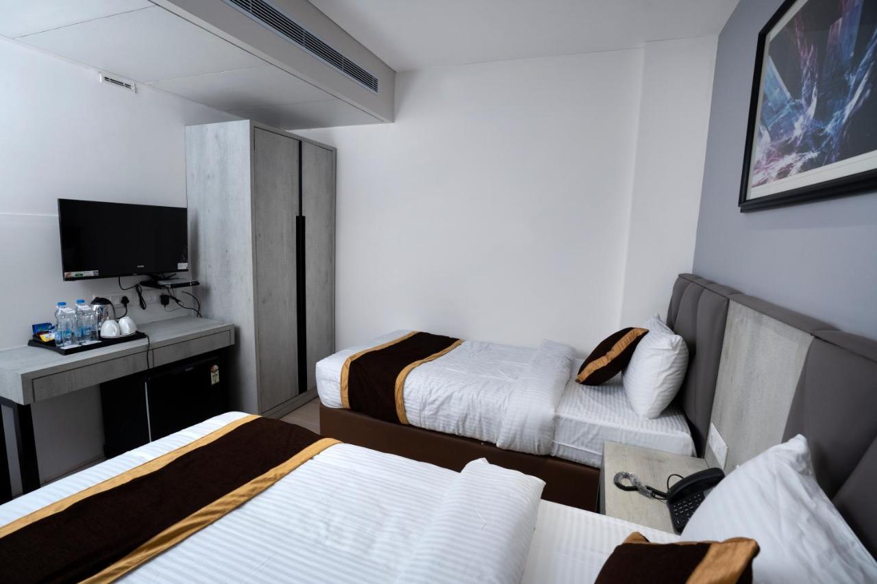 Poiisse Otel Kalküta Dış mekan fotoğraf