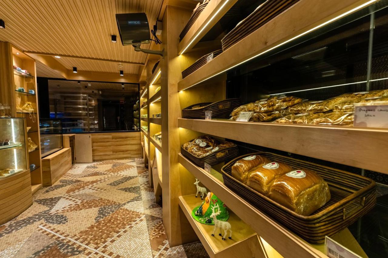 Poiisse Otel Kalküta Dış mekan fotoğraf