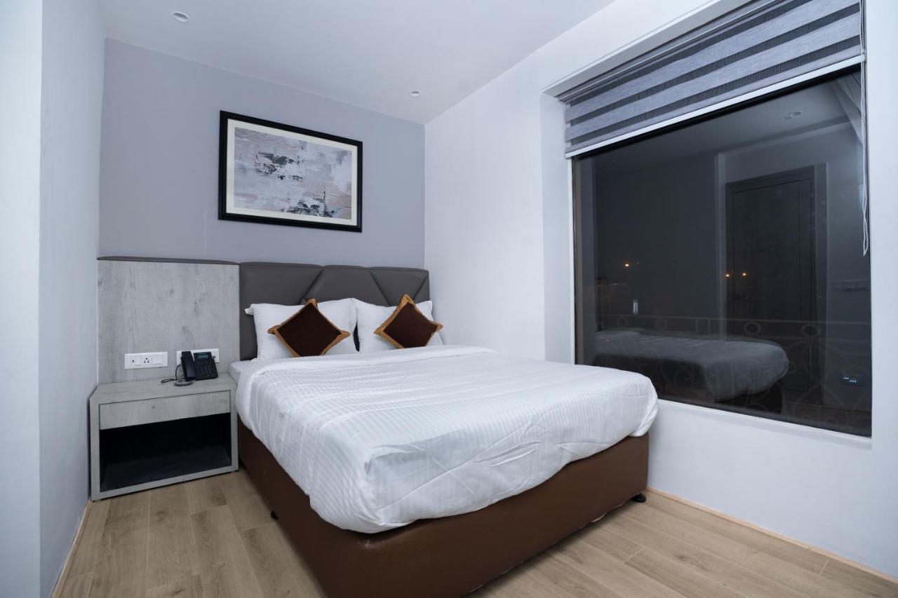 Poiisse Otel Kalküta Dış mekan fotoğraf